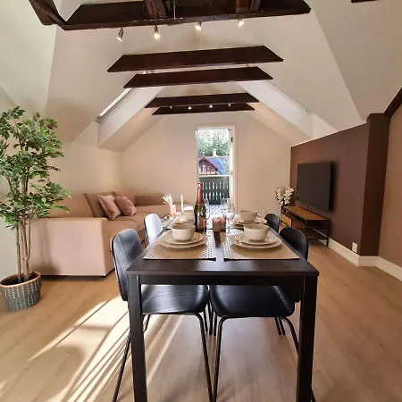 Apartment Charming Penthouse Near Center, 2-br, King Bed,