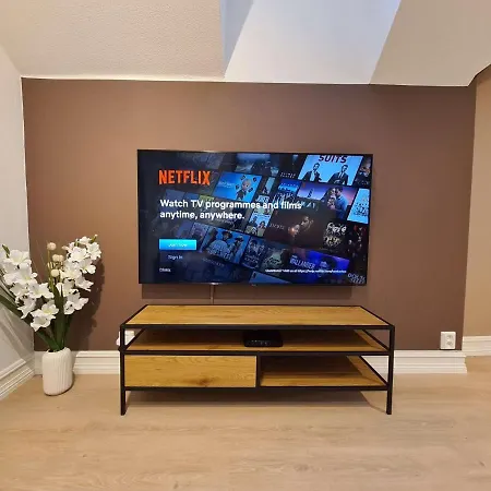 Apartment Charming Penthouse Near Center, 2-br, King Bed, Stavanger