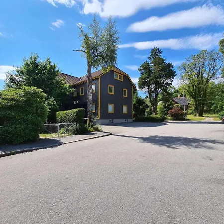 Apartment Charming Penthouse Near Center, 2-br, King Bed, *