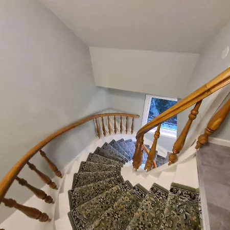 Charming Penthouse Near Center, 2-br, King Bed, Apartment *