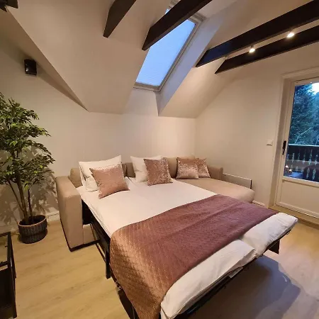 Charming Penthouse Near Center, 2-br, King Bed,