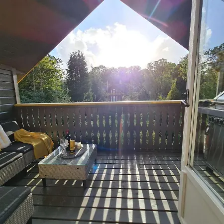 Apartment Charming Penthouse Near Center, 2-br, King Bed, Stavanger